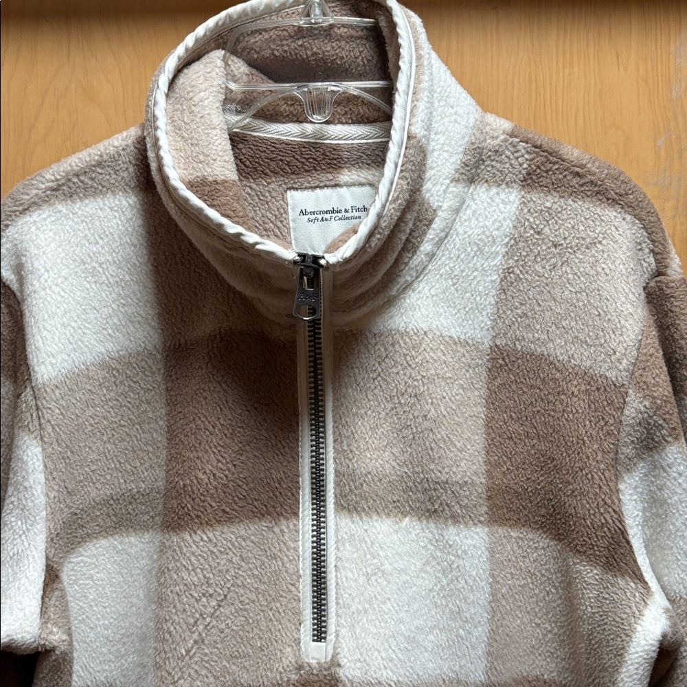 Women’s Abercrombie & Fitch fleece 1/4 zip. Small. Good condition. - Picture 2 of 6